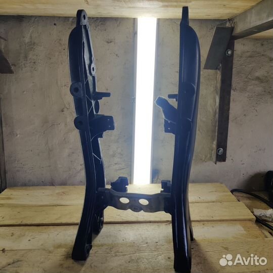 Подрамник Suzuki gsx r k7 600- 750