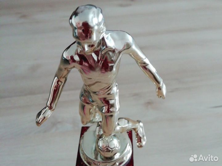 Продам кубок приз футболист