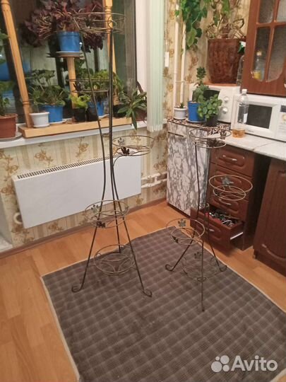 Подставка для цветов напольная металлическая