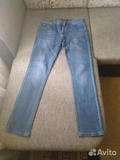 Джинсы зауженные