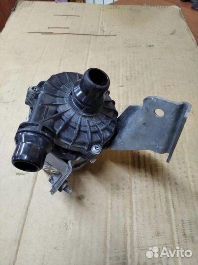 Насос циркуляционный w205 C-class 177.980 2016