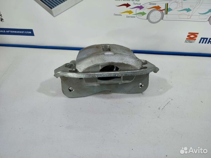 Суппорт тормозной передний левый Toyota noah CR50G