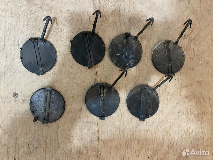 Заглушка бампера Приора под буксирную проушину