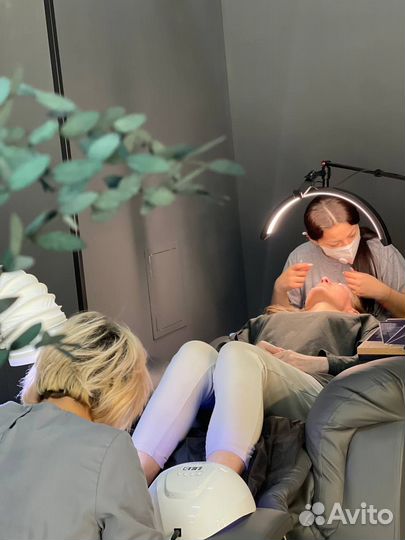 Маникюр и педикюр в 4 руки