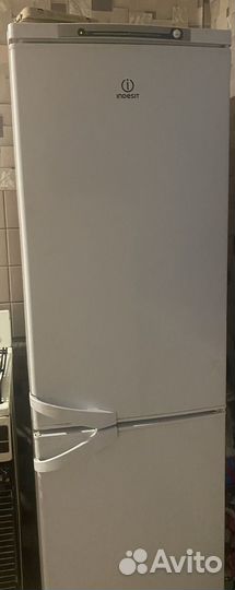 Холодильник indesit