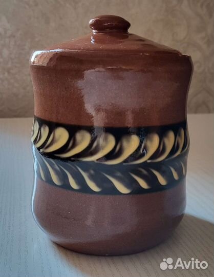 Керамическая посуда: кружка пивная, кувшины, банка