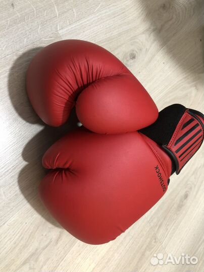 Боксерские перчатки и шлем на возраст 9-10 лет