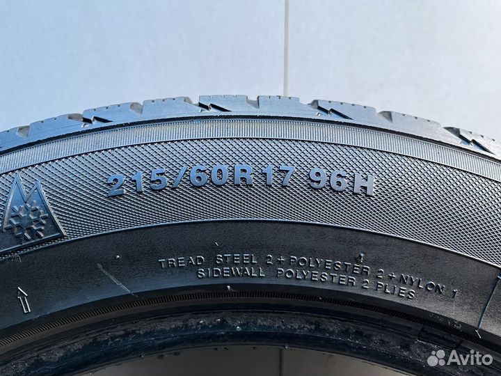Kumho I'Zen RV Asymmetric 215/60 R17
