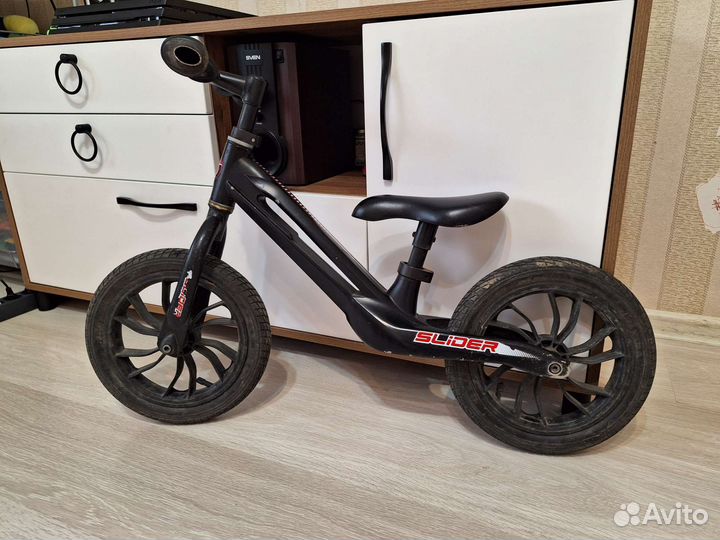 Беговел детский с ручным тормозом