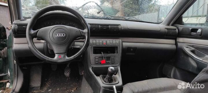 Audi A4 2.4 МТ, 1998, битый, 238 000 км