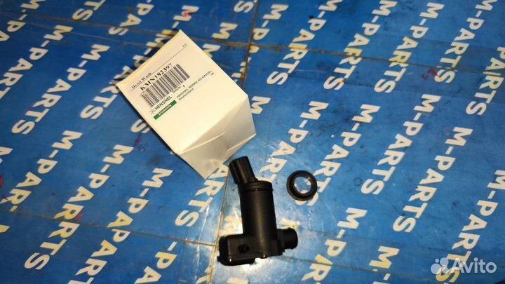 Насос омывателя Mazda Demio DY3W