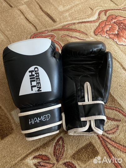 Боксерские перчатки 10 oz, скакалка,бинты