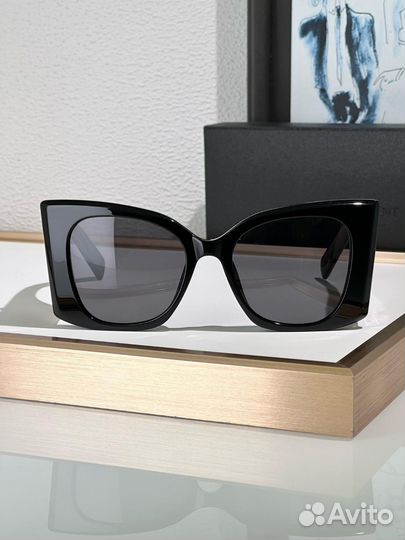 Солнцезащитные очки YSL