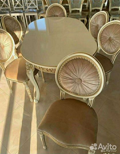 Стол и стулья