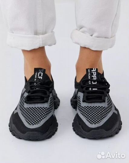 Кроссовки женские