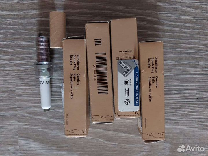 Свечи зажигания 06K905601L