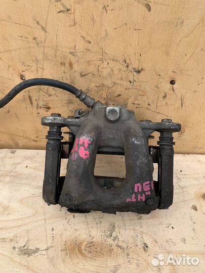 Передний левый суппорт BMW 1-Series E87 E81