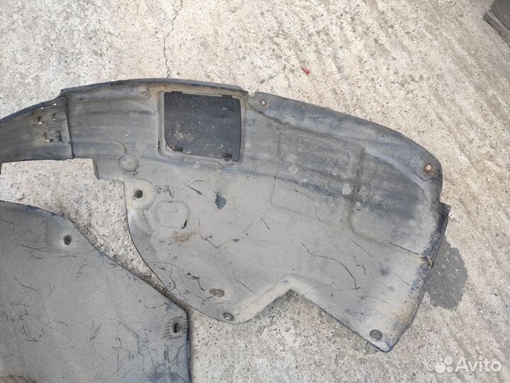 Подкрылок передний на Opel Zafira B