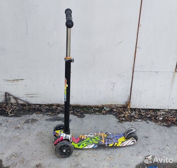 Самокат трехколесый