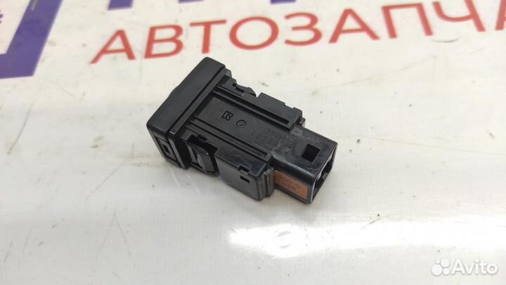 Кнопка обогрева сидений Toyota Camry V50 84751-330