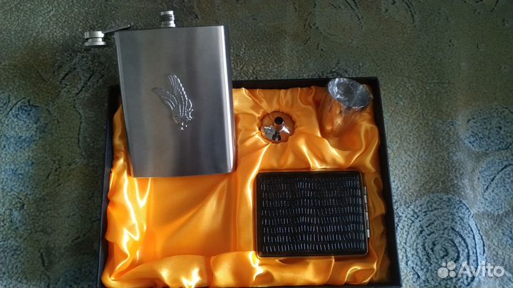 Два подарочных набора -фляжка+ стопки