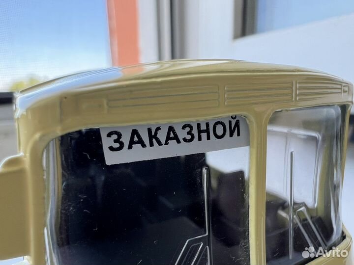 Модель автомобиля 1:32