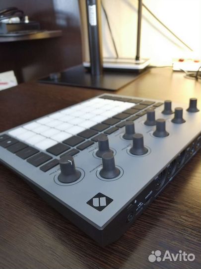 Грувбокс Novation Circuit Rhythm