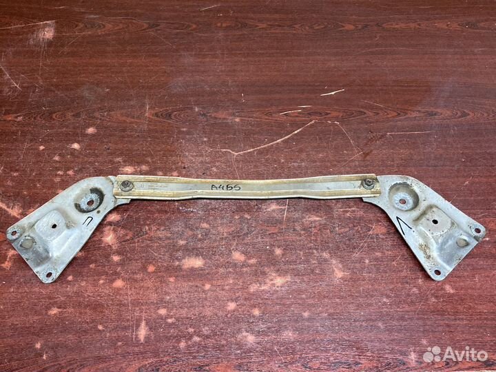 Опорные кронштейны подрамника ауди а4 б5