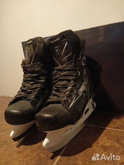 Коньки хоккейные 39 размер