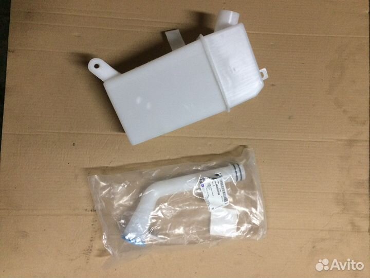 Бачок стеклоомывателя с горловиной Шевроле Лачетти