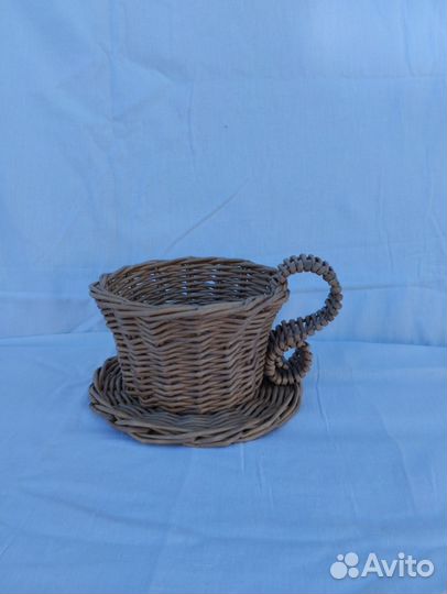 Плетеная конфетница