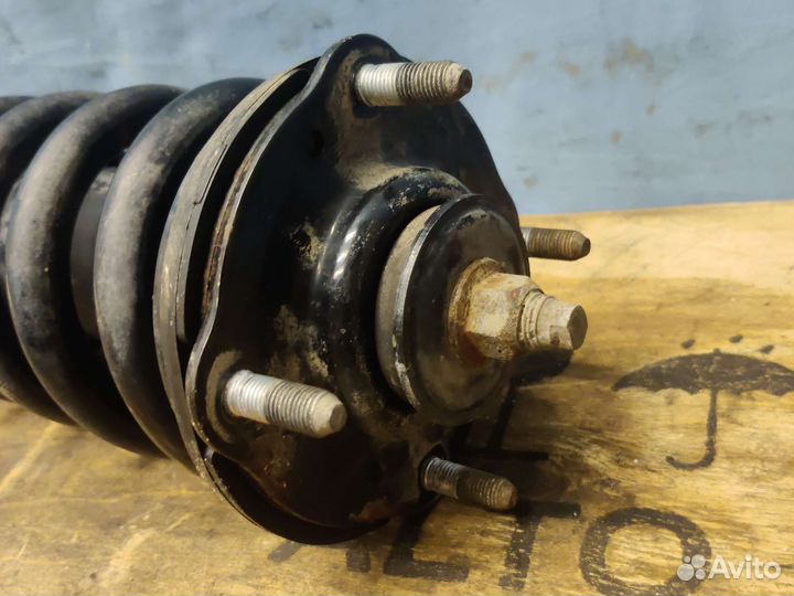 Амортизатор передний правый Toyota LC200 2016г 1VD