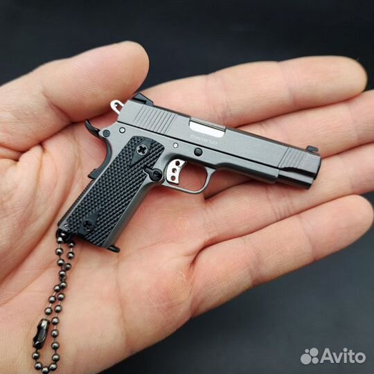 Модель пистолета Colt Kimber 1911 масштаб 1:3