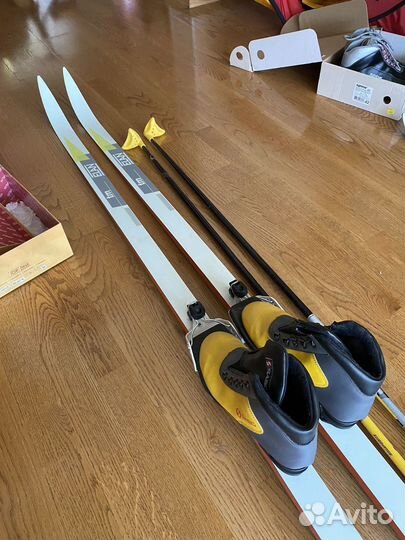 Беговые лыжи Elan с женскими ботинками