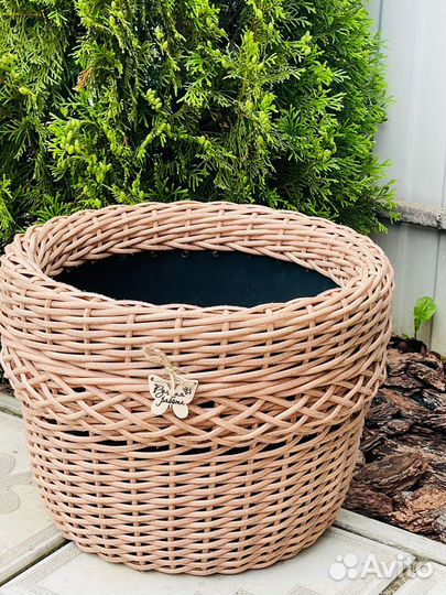 Корзина плетеная из ротанга