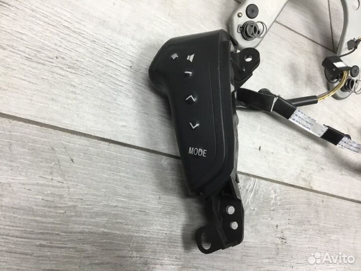 Кнопка управления магнитолой на руль Toyota