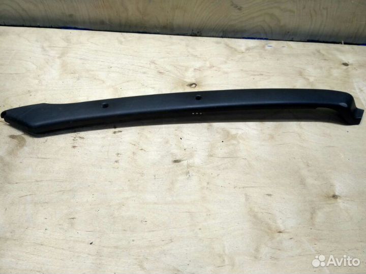 Накладка петли багажника правая Porsche Cayenne