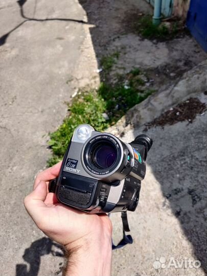 Видеокамера Sony Handycam video hi8