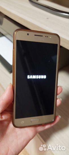 Телефон Samsung J5