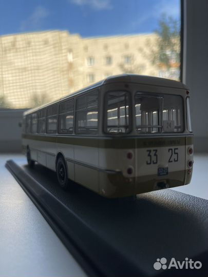 Модель автобуса Лиаз 677 Demprice 1:43