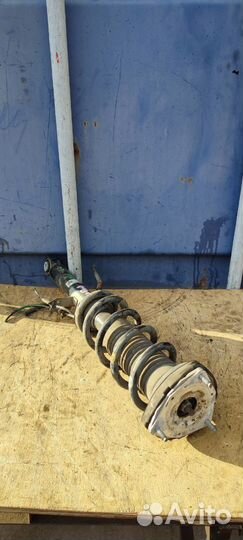 Стойка Nissan fuga Infiniti M37 M25 M56 Q70 правая