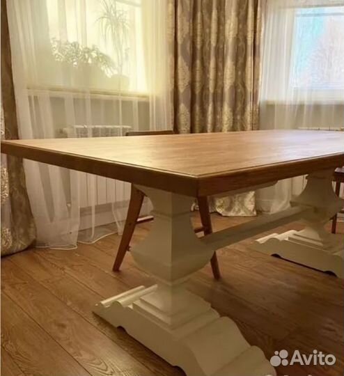 Большой обеденный стол из массива дуба
