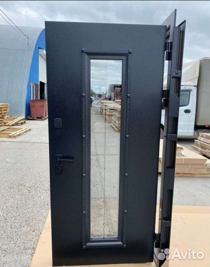 Дверь входная со стеклом