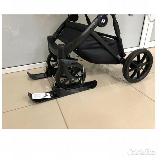 Лыжи для детской коляски в отличном состоянии