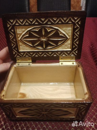 Шкатулки деревянные резные, салфетница