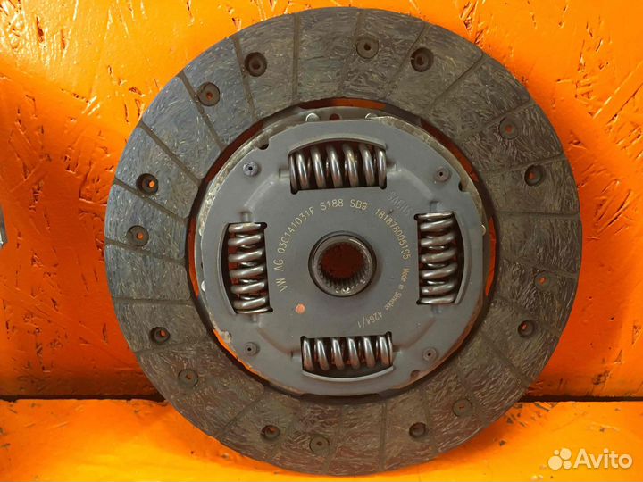 Маховик Volkswagen 2010 Touran