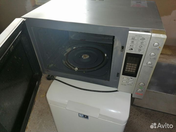 Микроволновка Vitek VT-1690 на запчасти