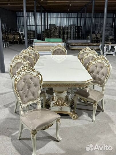 Кухонный стол и стулья новые