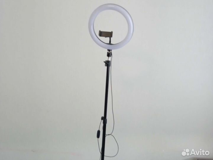 Кольцевая лампа со штативом