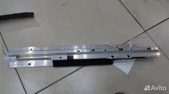 Направляющая шторки багажника правая BMW X5 E53 1